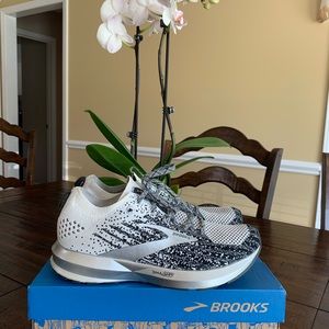 Brooks Levitate 3, womens size 8, black and white